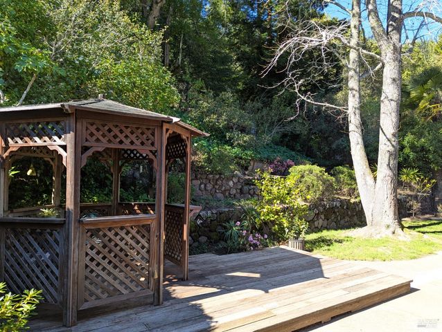 309 Oak Manor Dr, Fairfax, CA 94930