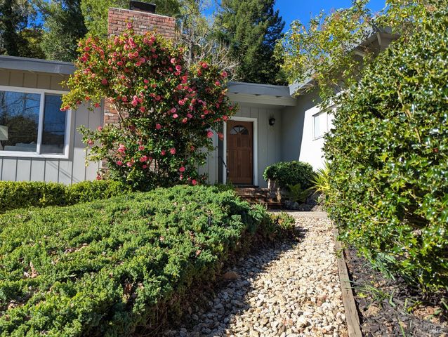 309 Oak Manor Dr, Fairfax, CA 94930