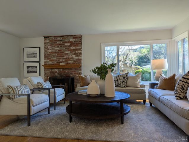 309 Oak Manor Dr, Fairfax, CA 94930