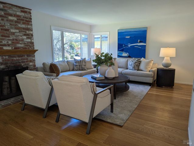 309 Oak Manor Dr, Fairfax, CA 94930