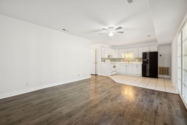 3679 Old Greenbrier Pike, Springfield, TN 37172