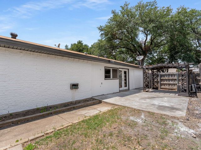 1824 Arundel Drive, Carrollton, TX 75007