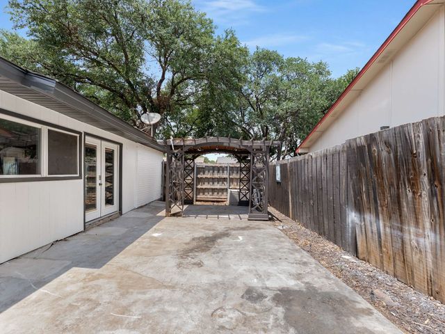 1824 Arundel Drive, Carrollton, TX 75007