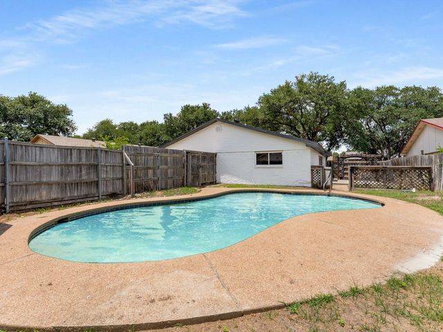 1824 Arundel Drive, Carrollton, TX 75007