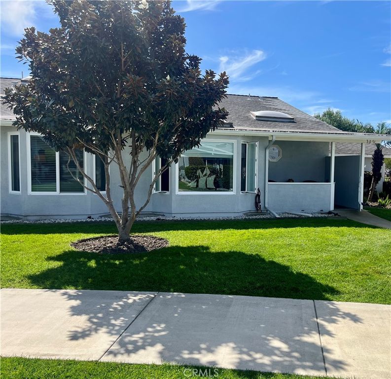 13824 Fresh Meadow Ln., M3-13G, Seal Beach, CA 90740