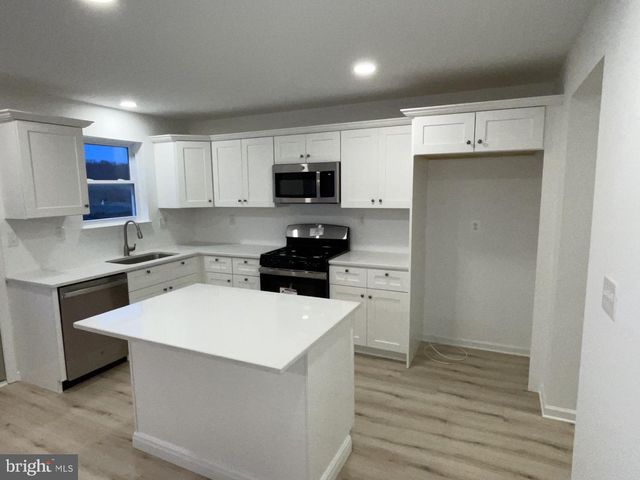 425 E STANGER AVE, Glassboro, NJ 08028