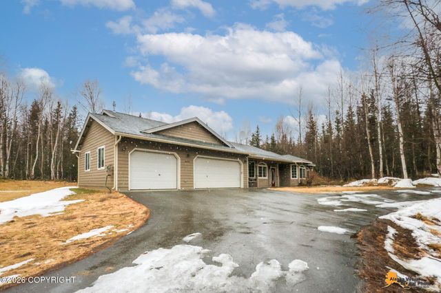 2004 N Saddle Horse Drive, Wasilla, AK 99654