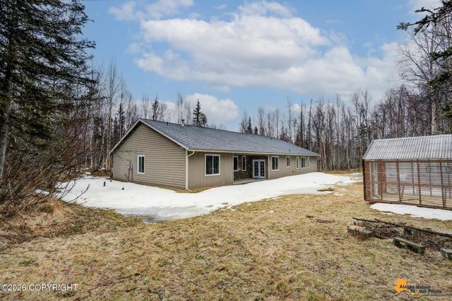 2004 N Saddle Horse Drive, Wasilla, AK 99654