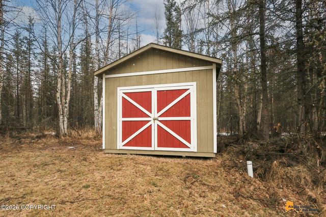2004 N Saddle Horse Drive, Wasilla, AK 99654