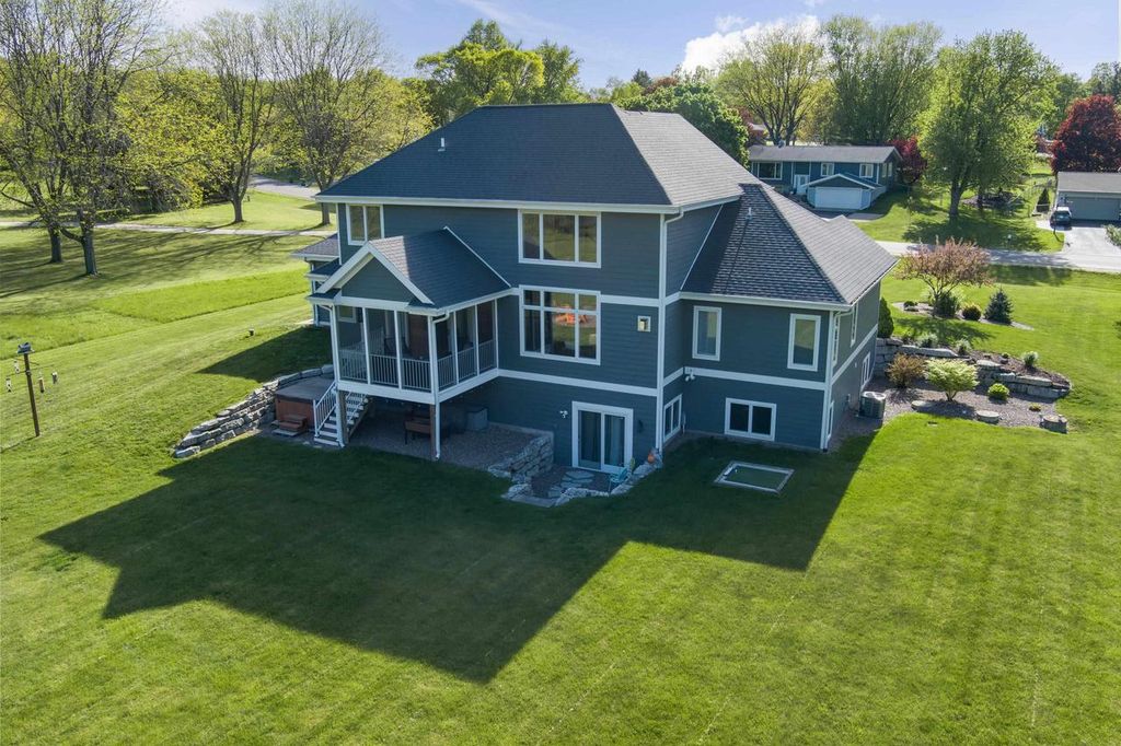 4664 Stonewood Drive, Middleton, WI 53562