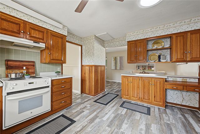 915 S 20th Street, Rogers, AR 72758