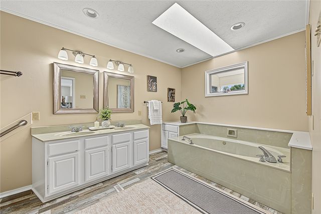 915 S 20th Street, Rogers, AR 72758