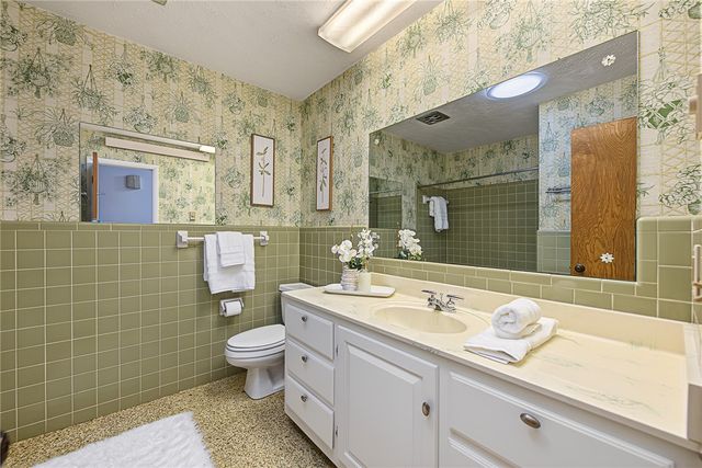 915 S 20th Street, Rogers, AR 72758
