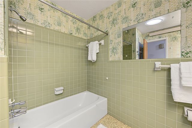 915 S 20th Street, Rogers, AR 72758