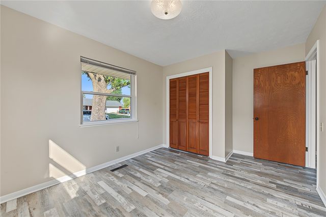 915 S 20th Street, Rogers, AR 72758