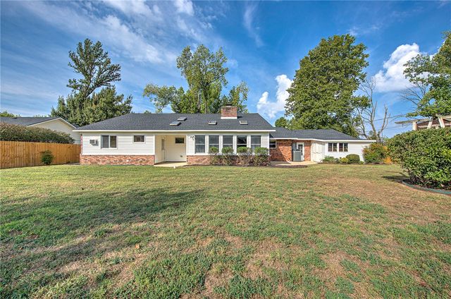 915 S 20th Street, Rogers, AR 72758
