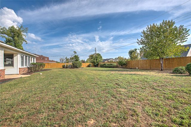 915 S 20th Street, Rogers, AR 72758