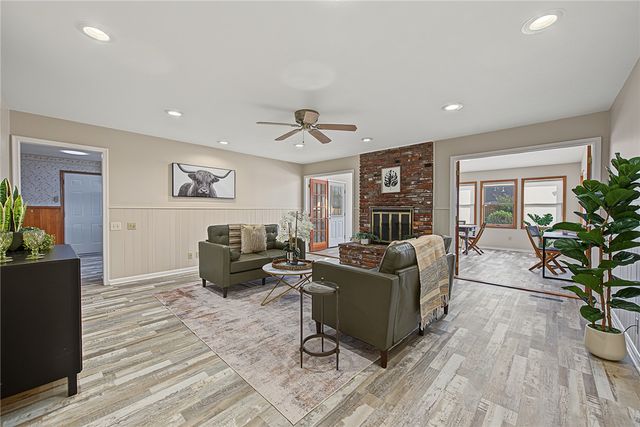 915 S 20th Street, Rogers, AR 72758