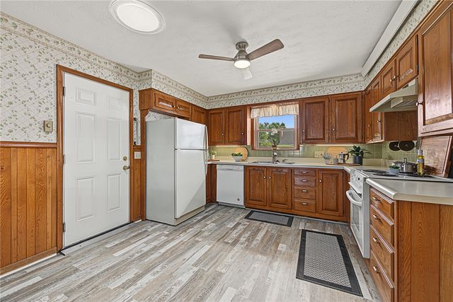 915 S 20th Street, Rogers, AR 72758