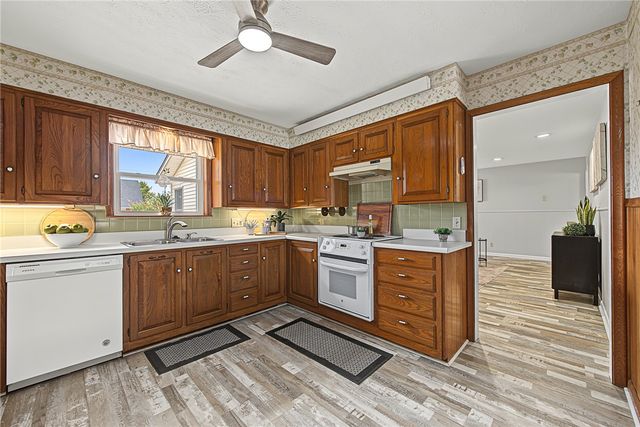 915 S 20th Street, Rogers, AR 72758