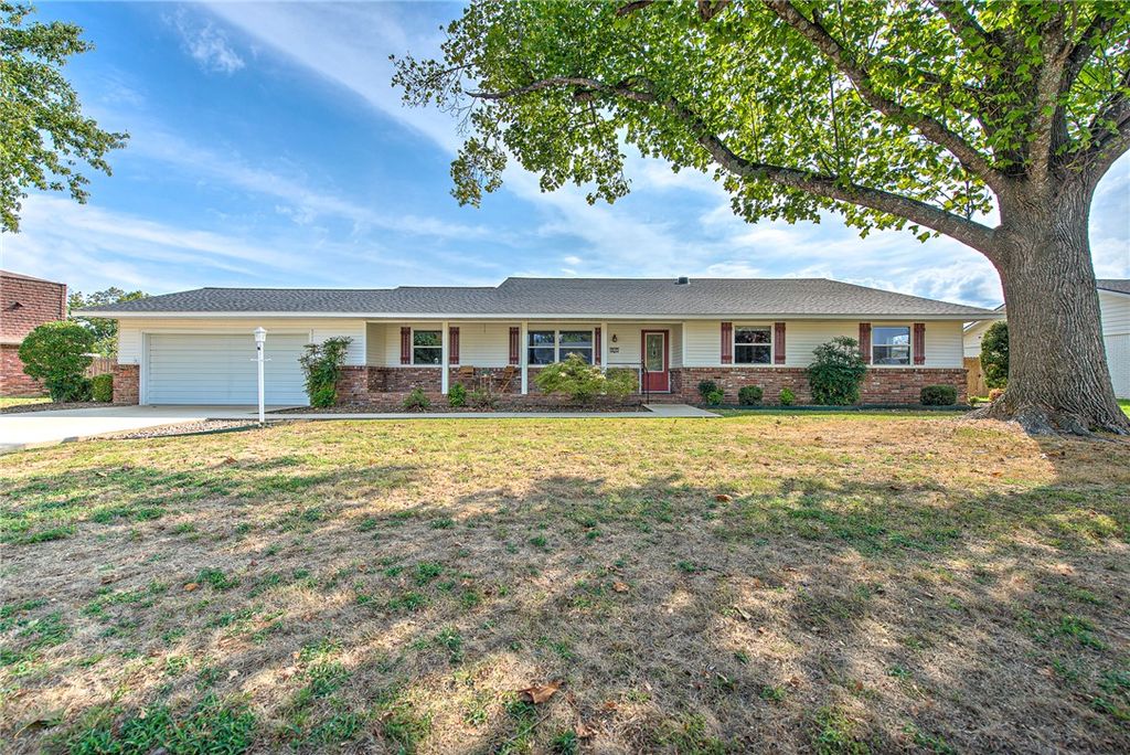 915 S 20th Street, Rogers, AR 72758
