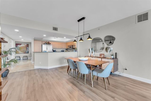 14951 Royal Oaks Ln 2201, North Miami, FL 33181