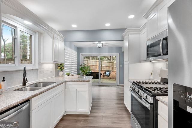 860 Waterbrook Court, Roswell, GA 30076