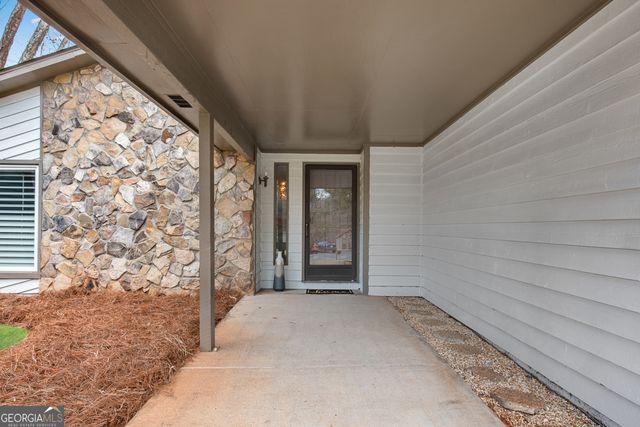 860 Waterbrook Court, Roswell, GA 30076