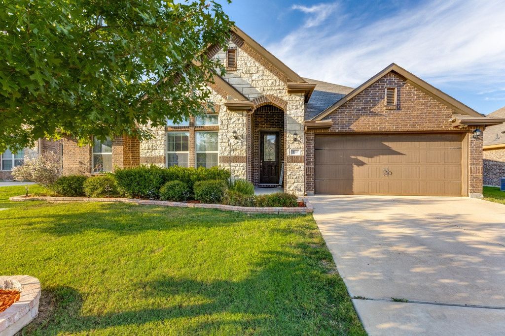 210 Ovaletta Drive, Justin, TX 76247 — exterior