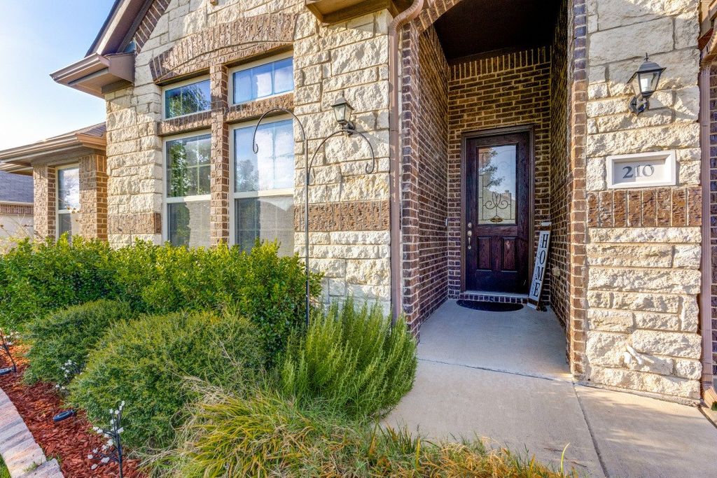 210 Ovaletta Drive, Justin, TX 76247 — photo 2