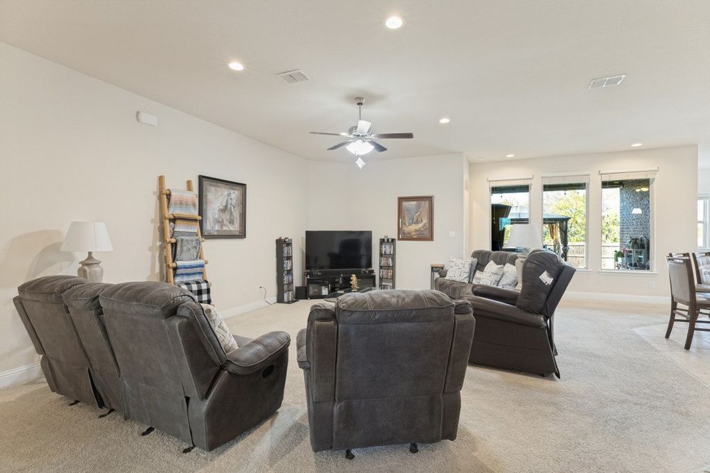 210 Ovaletta Drive, Justin, TX 76247 — photo 4