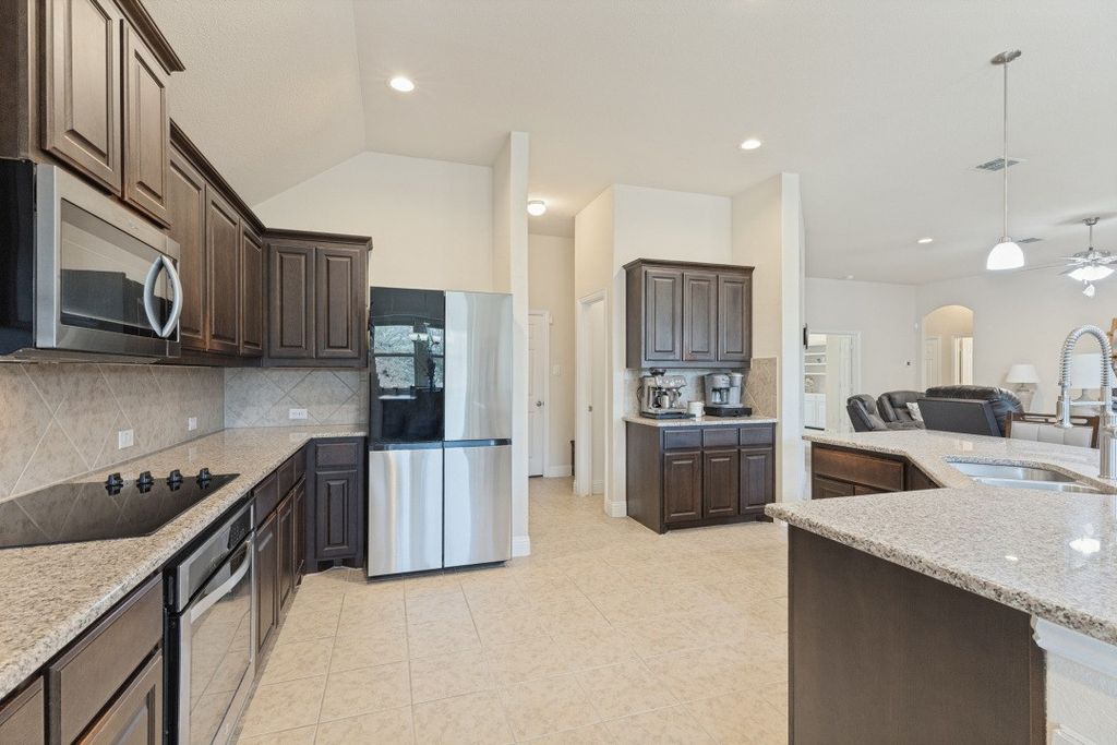 210 Ovaletta Drive, Justin, TX 76247 — photo 5