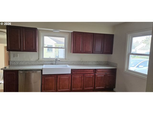 9256 Se MORRISON St, Portland, OR 97216
