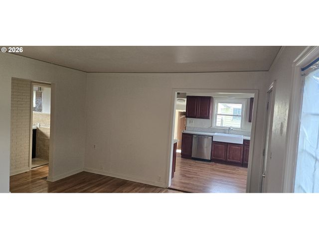 9256 Se MORRISON St, Portland, OR 97216