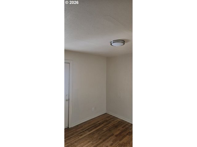 9256 Se MORRISON St, Portland, OR 97216