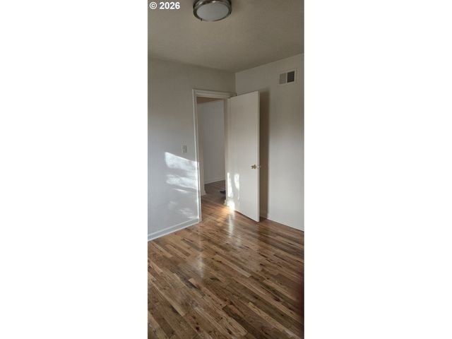 9256 Se MORRISON St, Portland, OR 97216