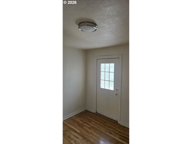 9256 Se MORRISON St, Portland, OR 97216
