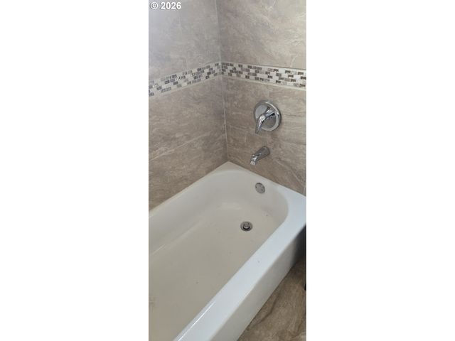9256 Se MORRISON St, Portland, OR 97216