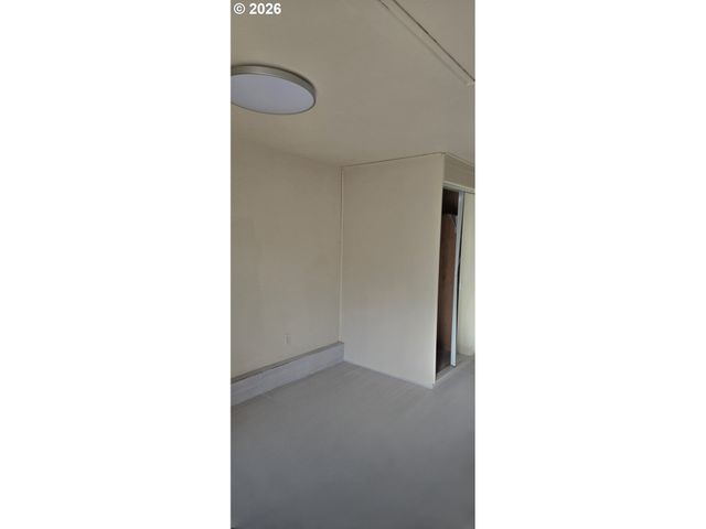 9256 Se MORRISON St, Portland, OR 97216