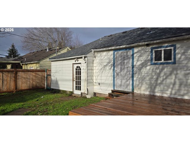 9256 Se MORRISON St, Portland, OR 97216