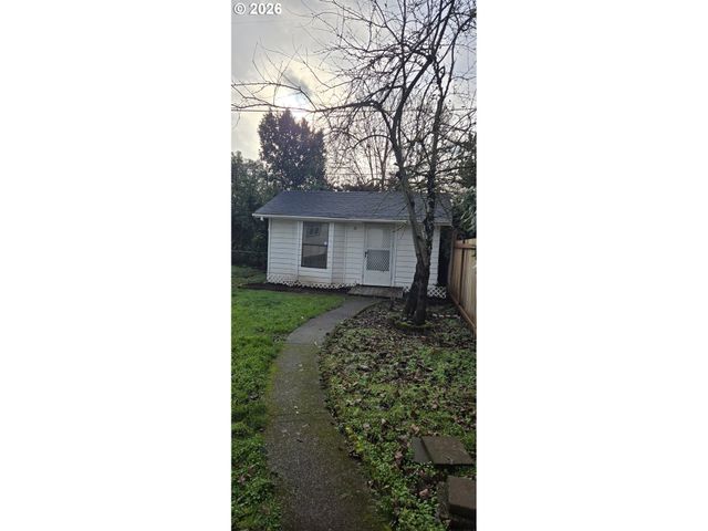 9256 Se MORRISON St, Portland, OR 97216