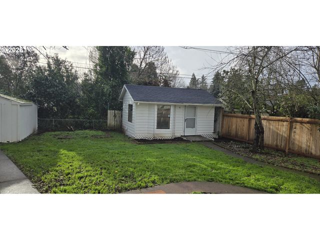 9256 Se MORRISON St, Portland, OR 97216