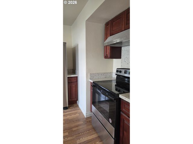 9256 Se MORRISON St, Portland, OR 97216