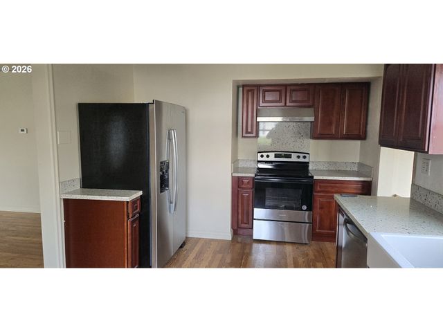 9256 Se MORRISON St, Portland, OR 97216