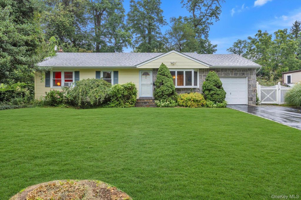 89 E 25th Street, Huntington Station, NY 11746 — exterior