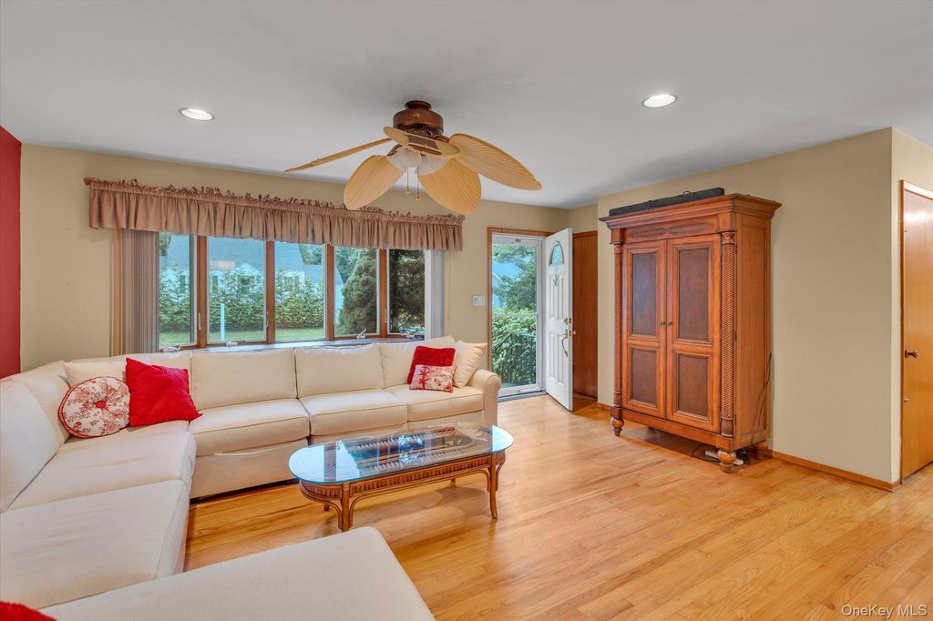 89 E 25th Street, Huntington Station, NY 11746 — photo 2