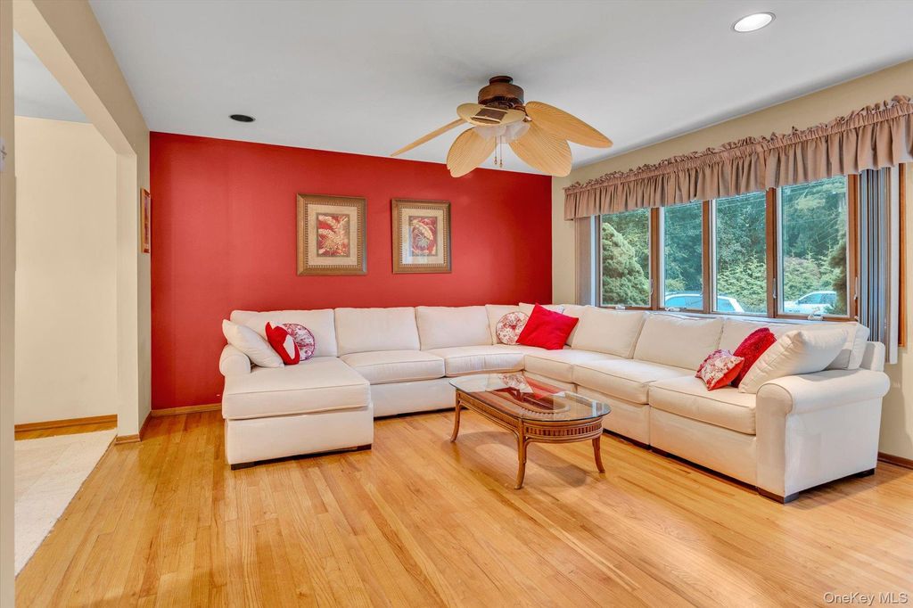 89 E 25th Street, Huntington Station, NY 11746 — photo 3