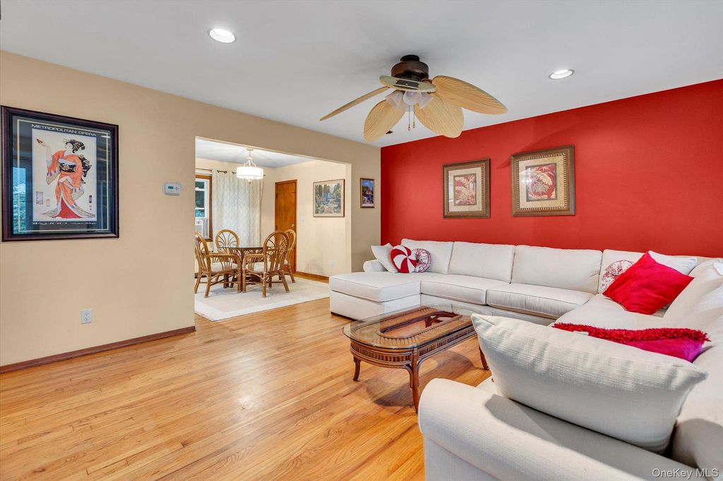 89 E 25th Street, Huntington Station, NY 11746 — photo 4