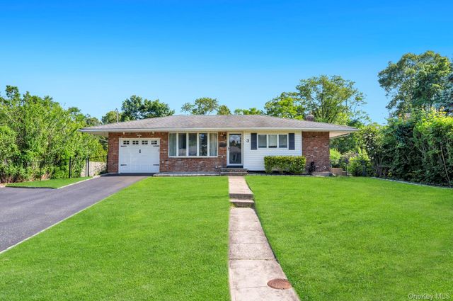 3 Bayberry Drive, Saint James, NY 11780