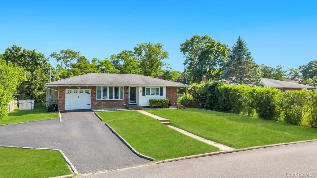 3 Bayberry Drive, Saint James, NY 11780